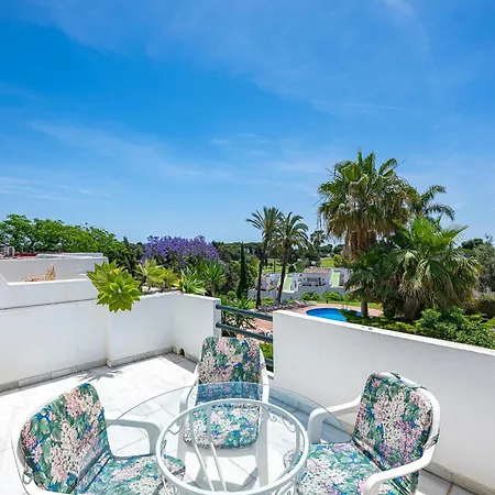 Golf Town House In Aloha With Pool&garden, Casa vacanze Marbella